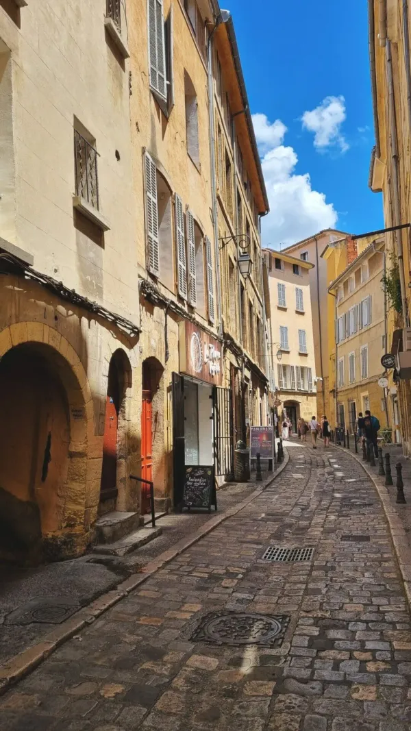 Fa&ccedil;ade du restaurant La Plume V&eacute;g&eacute;tale